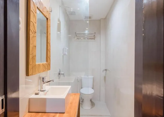 Kent House 3*